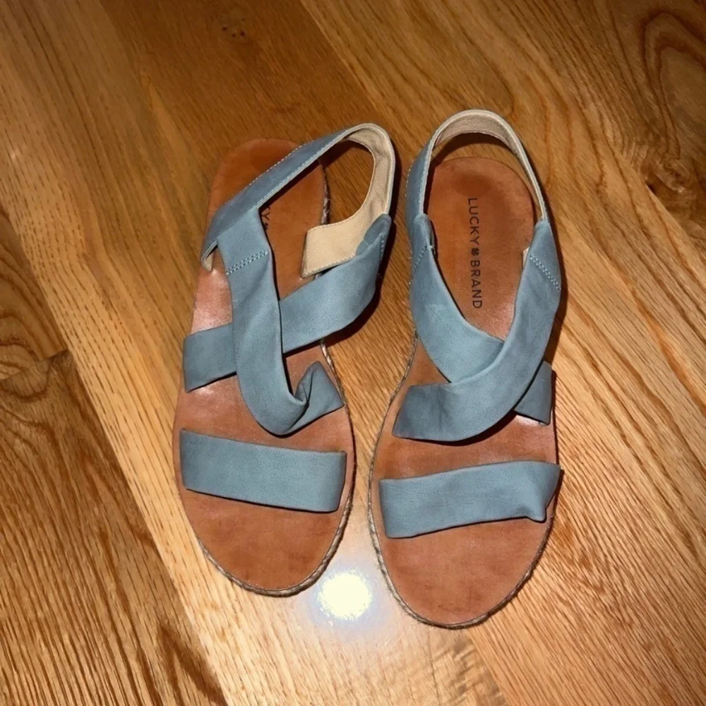 Lucky brand  green Vegan Leather Platform Sandals 8